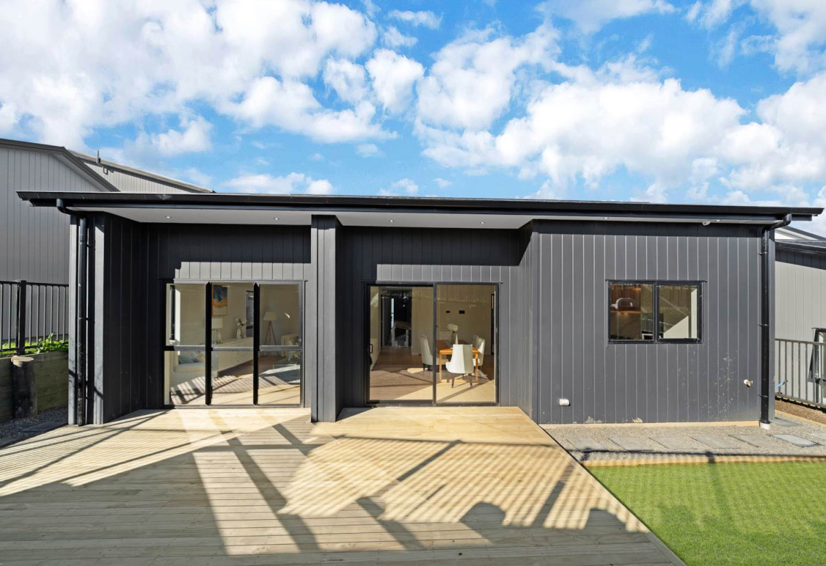Brandnew 5 beds + study room 3.5 baths house with double garage on 414m2 section, close to town centre, beach, 21 Kanae Drive, Beachlands, Auckland, Auckland