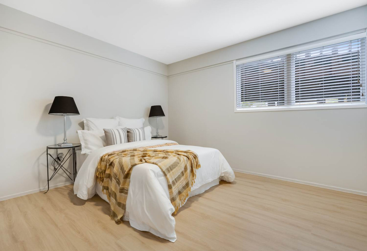 Sea Views, 1027m2 section with RC,BC, EPA to create two lots while retaining the existing home, 250m2 Renovated 5 beds + study room 2 baths house with carport, 2 beds 1 bath and rumpus room downstairs, close to schools, shops, supermarket, motorway access, 0.5 km to Onehunga High School, 0.8 km to Royal Oak Intermediate School, 39 Bel Air Drive, Hillsborough, Auckland