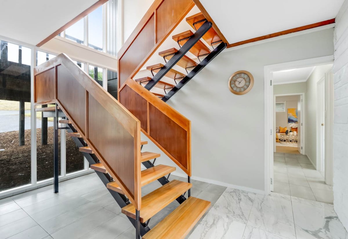 Sea Views, 1027m2 section with RC,BC, EPA to create two lots while retaining the existing home, 250m2 Renovated 5 beds + study room 2 baths house with carport, 2 beds 1 bath and rumpus room downstairs, close to schools, shops, supermarket, motorway access, 0.5 km to Onehunga High School, 0.8 km to Royal Oak Intermediate School, 39 Bel Air Drive, Hillsborough, Auckland
