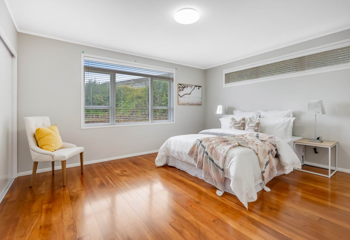 Sea Views, 1027m2 section with RC,BC, EPA to create two lots while retaining the existing home, 250m2 Renovated 5 beds + study room 2 baths house with carport, 2 beds 1 bath and rumpus room downstairs, close to schools, shops, supermarket, motorway access, 0.5 km to Onehunga High School, 0.8 km to Royal Oak Intermediate School, 39 Bel Air Drive, Hillsborough, Auckland