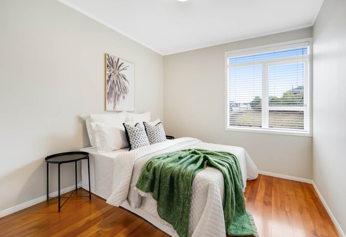 Sea Views, 1027m2 section with RC,BC, EPA to create two lots while retaining the existing home, 250m2 Renovated 5 beds + study room 2 baths house with carport, 2 beds 1 bath and rumpus room downstairs, close to schools, shops, supermarket, motorway access, 0.5 km to Onehunga High School, 0.8 km to Royal Oak Intermediate School, 39 Bel Air Drive, Hillsborough, Auckland