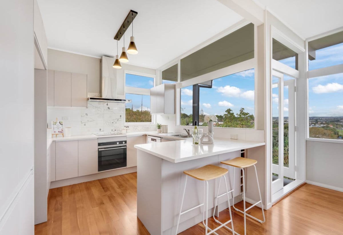 Sea Views, 1027m2 section with RC,BC, EPA to create two lots while retaining the existing home, 250m2 Renovated 5 beds + study room 2 baths house with carport, 2 beds 1 bath and rumpus room downstairs, close to schools, shops, supermarket, motorway access, 0.5 km to Onehunga High School, 0.8 km to Royal Oak Intermediate School, 39 Bel Air Drive, Hillsborough, Auckland