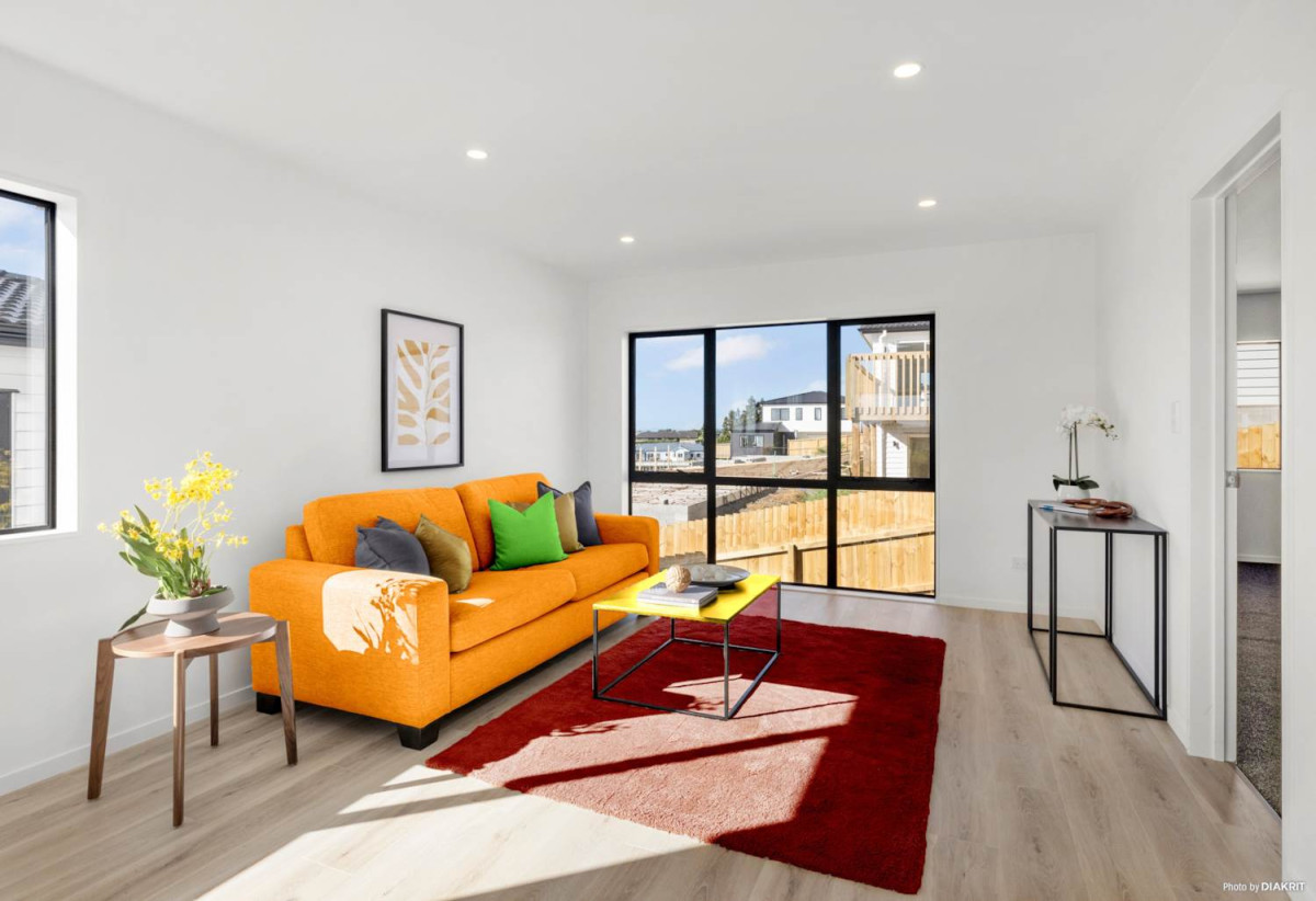 651m2 section, 2 Kitchens, 7 beds (2 ensuites) 4.5 baths house with double garage, 2 beds 1 bath and lounge on Level 1, 1 bed granny on Level 2, 4 beds 2 baths on Level 3, close to schools and town centre, 0.9 km to Valley School, 1.8 km to Pukekohe High School and Pukekohe Intermediate, 60 Cape Hill Road, Pukekohe, Auckland