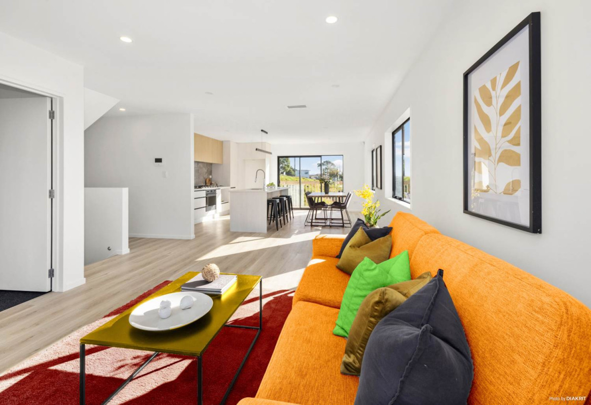 651m2 section, 2 Kitchens, 7 beds (2 ensuites) 4.5 baths house with double garage, 2 beds 1 bath and lounge on Level 1, 1 bed granny on Level 2, 4 beds 2 baths on Level 3, close to schools and town centre, 0.9 km to Valley School, 1.8 km to Pukekohe High School and Pukekohe Intermediate, 60 Cape Hill Road, Pukekohe, Auckland