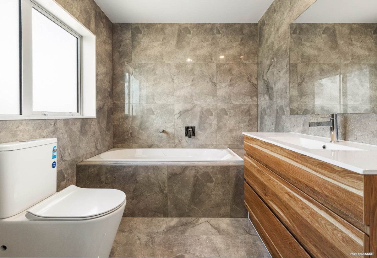 651m2 section, 2 Kitchens, 7 beds (2 ensuites) 4.5 baths house with double garage, 2 beds 1 bath and lounge on Level 1, 1 bed granny on Level 2, 4 beds 2 baths on Level 3, close to schools and town centre, 0.9 km to Valley School, 1.8 km to Pukekohe High School and Pukekohe Intermediate, 60 Cape Hill Road, Pukekohe, Auckland