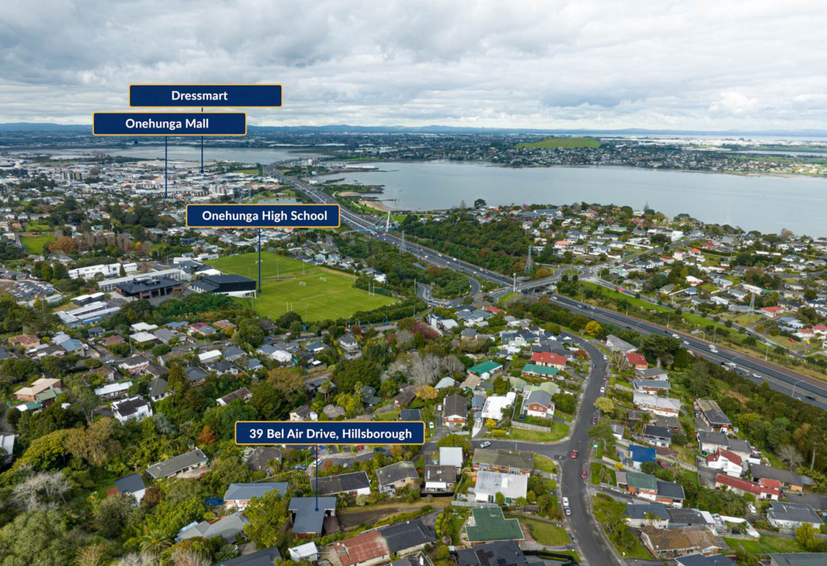 Sea Views, 1027m2 section with RC,BC, EPA to create two lots while retaining the existing home, 250m2 Renovated 5 beds + study room 2 baths house with carport, 2 beds 1 bath and rumpus room downstairs, close to schools, shops, supermarket, motorway access, 0.5 km to Onehunga High School, 0.8 km to Royal Oak Intermediate School, 39 Bel Air Drive, Hillsborough, Auckland