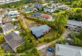 Sea Views, 1027m2 section with RC,BC, EPA to create two lots while retaining the existing home, 250m2 Renovated 5 beds + study room 2 baths house with carport, 2 beds 1 bath and rumpus room downstairs, close to schools, shops, supermarket, motorway access, 0.5 km to Onehunga High School, 0.8 km to Royal Oak Intermediate School, 39 Bel Air Drive, Hillsborough, Auckland