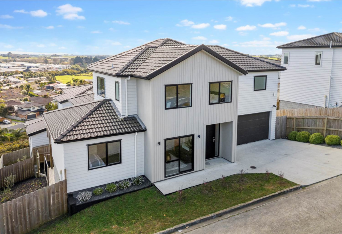 651m2 section, 2 Kitchens, 7 beds (2 ensuites) 4.5 baths house with double garage, 2 beds 1 bath and lounge on Level 1, 1 bed granny on Level 2, 4 beds 2 baths on Level 3, close to schools and town centre, 0.9 km to Valley School, 1.8 km to Pukekohe High School and Pukekohe Intermediate, 60 Cape Hill Road, Pukekohe, Auckland