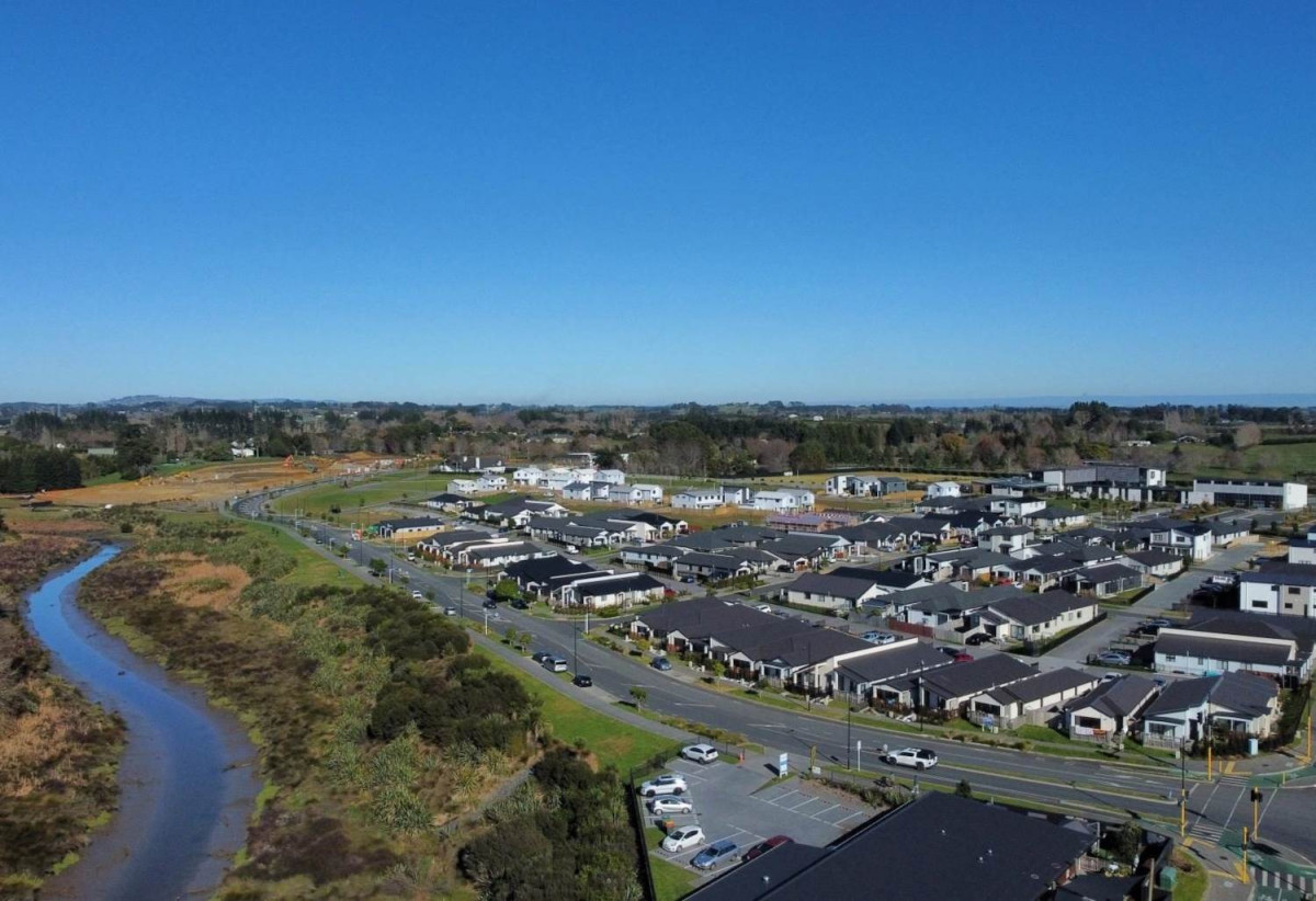 GJ Gardner Home with a 10-Year Master Build Guarantee, 4 beds 2 baths house with double garage, easy access to schools shops, motorway access, 0.1 km to Ngakoroa School, 10B Cronshaw Road, Karaka,Auckland