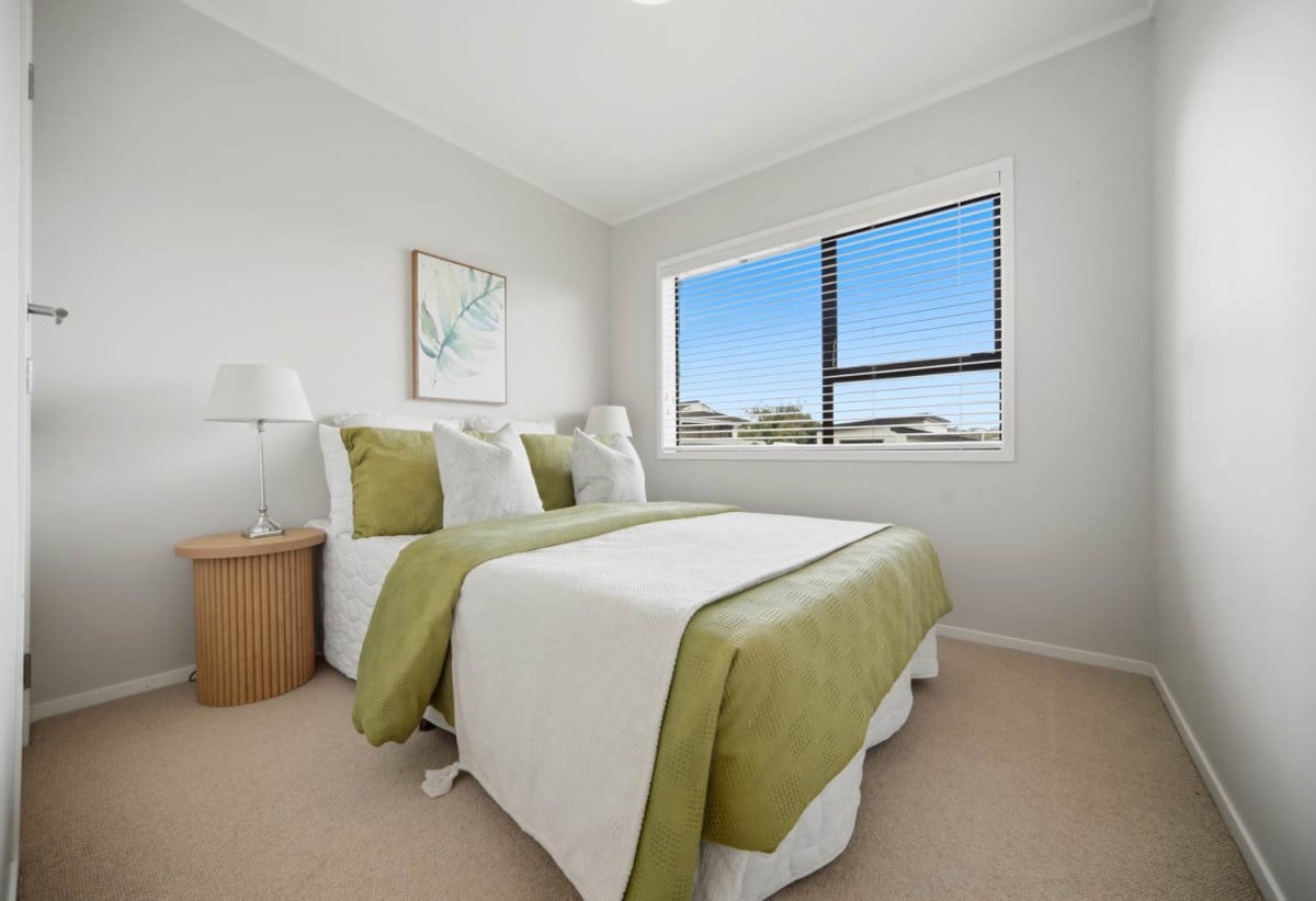 Brick and tile 3 beds 1 bath house with garage and expansive, fully fenced backyard, close to schools, shops, supermarket, beaches, 0.5 km to Sherwood School (Auckland), 0.9 km to Northcross Intermediate, 2/7 Newstead Avenue, Browns Bay, Auckland