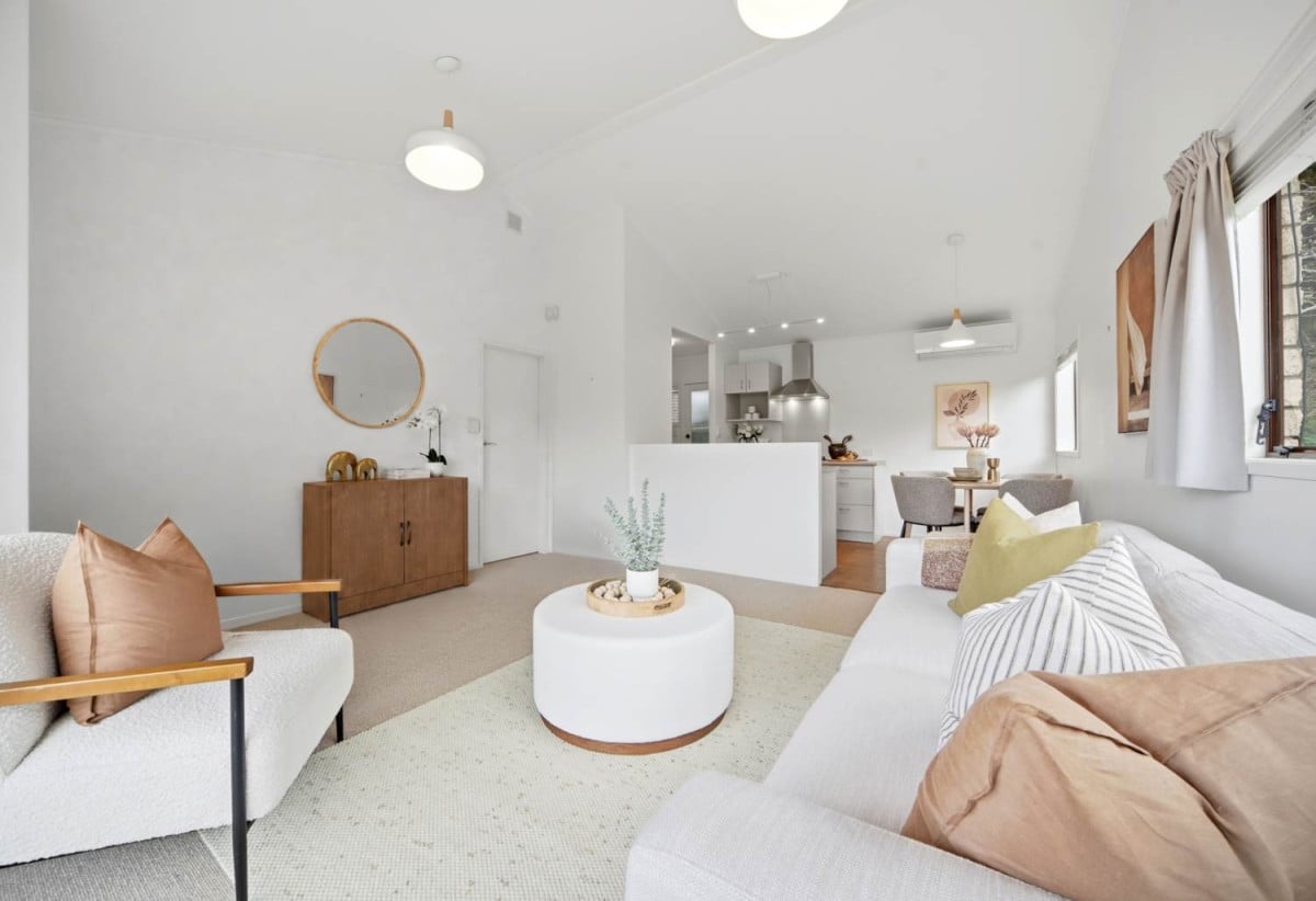 Brick and tile 3 beds 1 bath house with garage and expansive, fully fenced backyard, close to schools, shops, supermarket, beaches, 0.5 km to Sherwood School (Auckland), 0.9 km to Northcross Intermediate, 2/7 Newstead Avenue, Browns Bay, Auckland