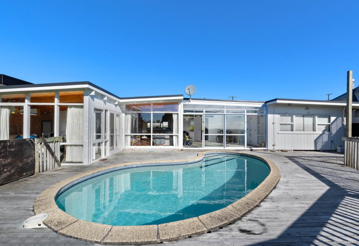 Macleans College zone, 1214m2 section with Rc approved for two lots, Renovated 4 beds 2.5 baths house with carport and swimming pool, close to schools, beaches, shops, golf club, 0.6 km to Mellons Bay School, 1 km to Macleans College, 1.3 km to Bucklands Beach Intermediate, 156 Bleakhouse Road, Mellons Bay, Auckland
