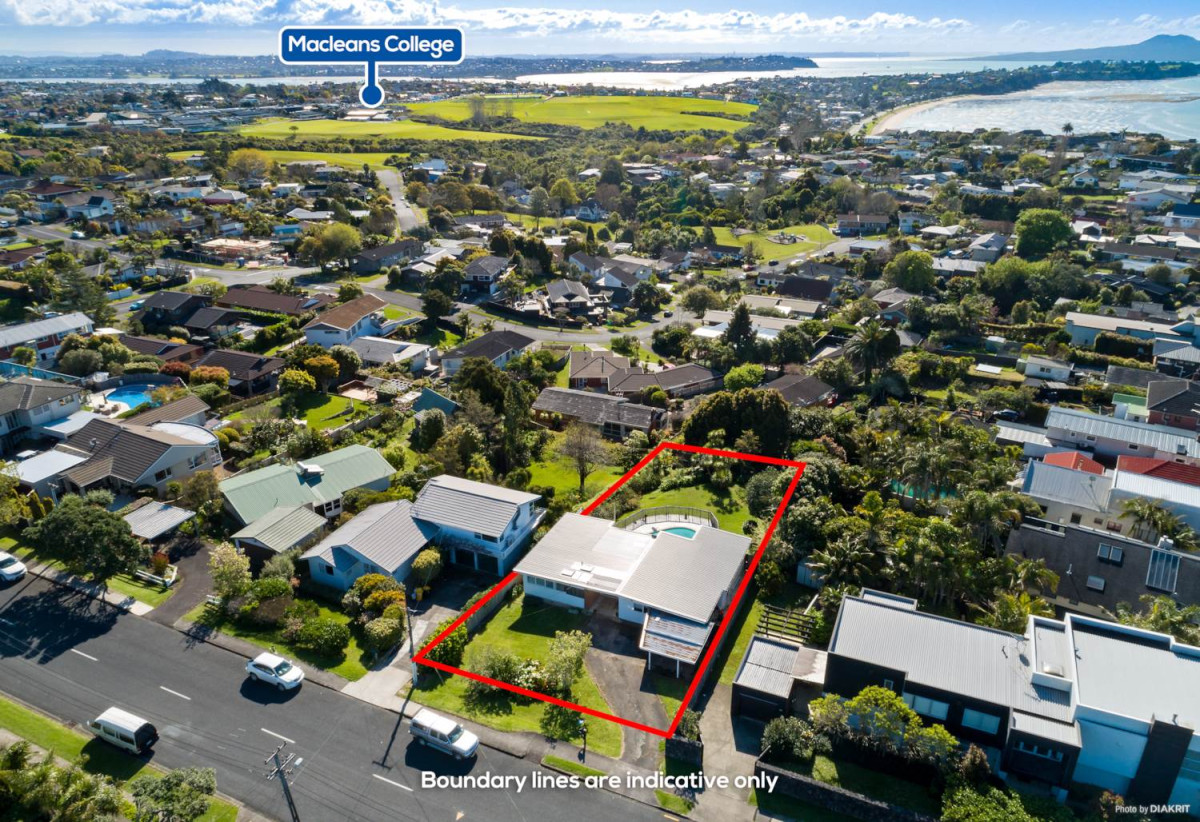 Macleans College zone, 1214m2 section with Rc approved for two lots, Renovated 4 beds 2.5 baths house with carport and swimming pool, close to schools, beaches, shops, golf club, 0.6 km to Mellons Bay School, 1 km to Macleans College, 1.3 km to Bucklands Beach Intermediate, 156 Bleakhouse Road, Mellons Bay, Auckland