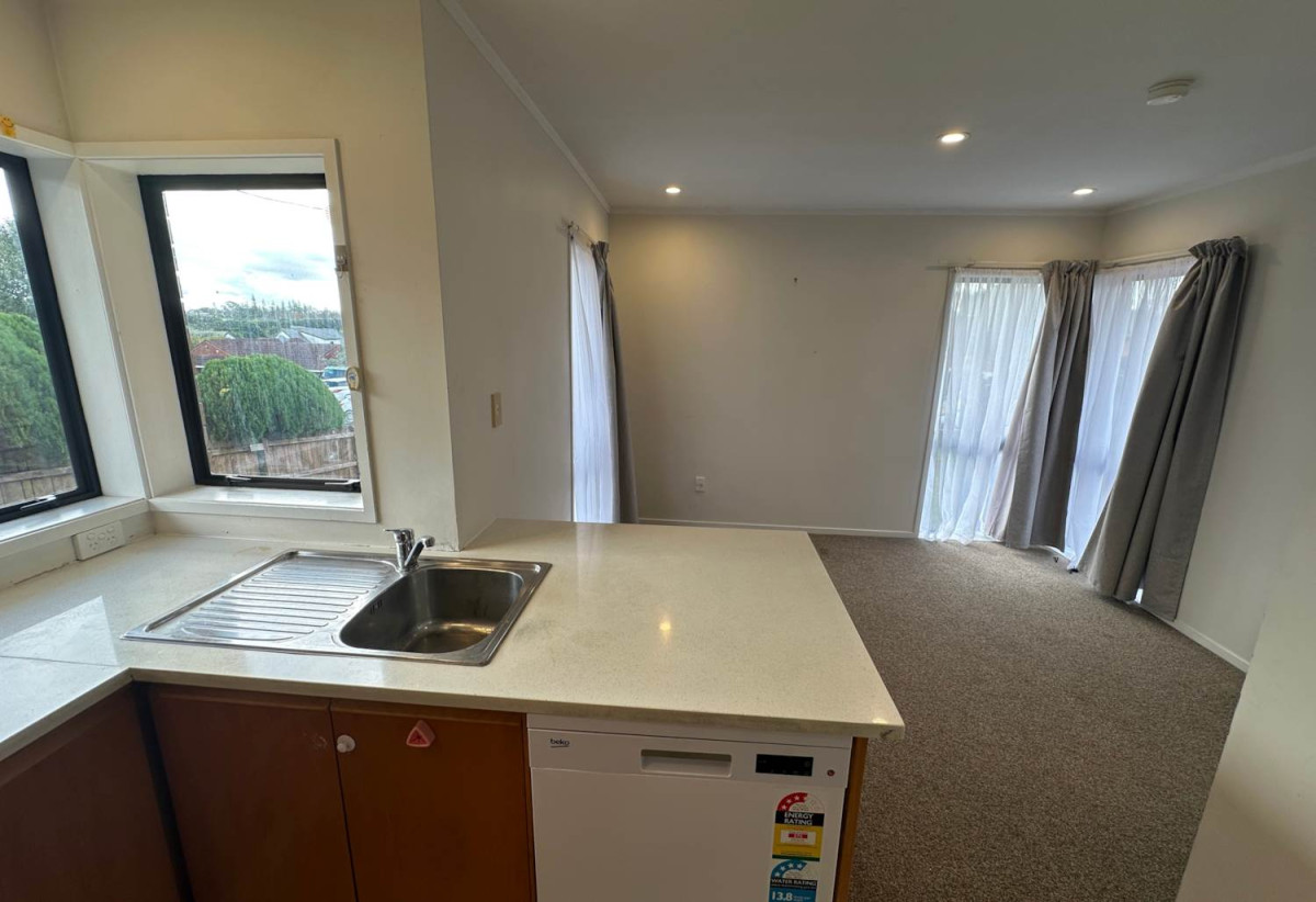 For rent, Standalone 3 beds 1 bath house with garage, available 6th June, 1/78 Aberfeldy Avenue, Highland Park, Auckland