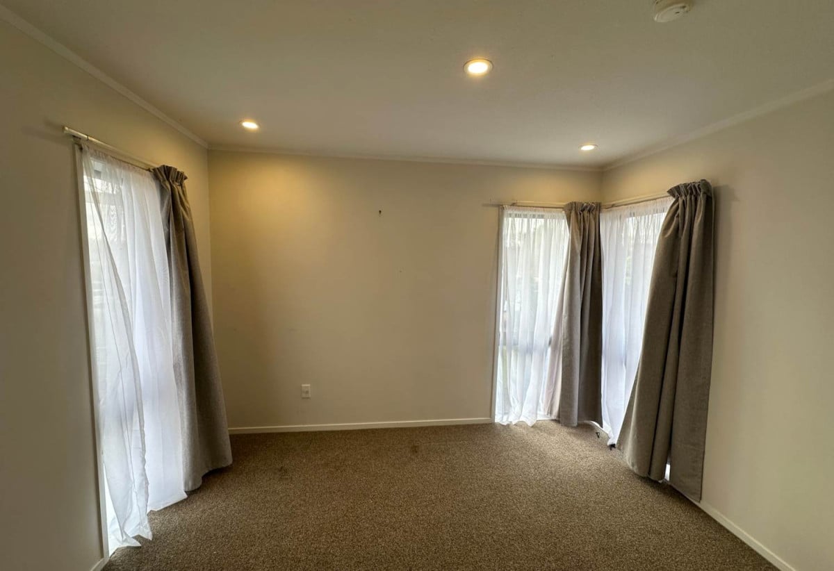 For rent, Standalone 3 beds 1 bath house with garage, available 6th June, 1/78 Aberfeldy Avenue, Highland Park, Auckland