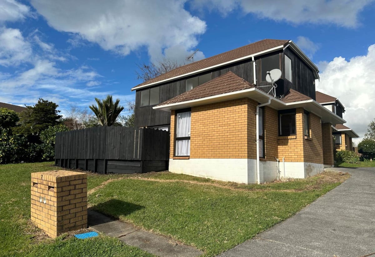 For rent, Standalone 3 beds 1 bath house with garage, available 6th June, 1/78 Aberfeldy Avenue, Highland Park, Auckland