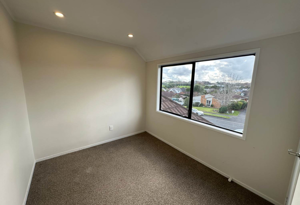 For rent, Standalone 3 beds 1 bath house with garage, available 6th June, 1/78 Aberfeldy Avenue, Highland Park, Auckland