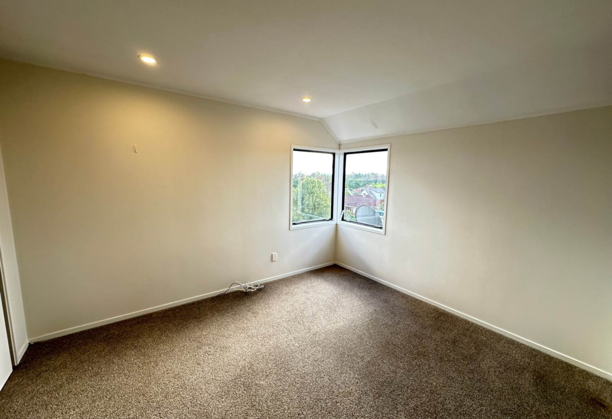 For rent, Standalone 3 beds 1 bath house with garage, available 6th June, 1/78 Aberfeldy Avenue, Highland Park, Auckland