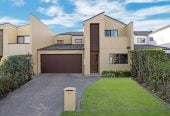3 beds 2.5 baths home with double garage on 297m2 section, Minutes from Botany Down centre, golf club, schools, 31 Tiger Drive, Golflands, Auckland