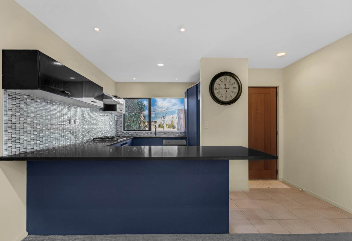 3 beds 2.5 baths home with double garage on 297m2 section, Minutes from Botany Down centre, golf club, schools, 31 Tiger Drive, Golflands, Auckland