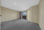 3 beds 2.5 baths home with double garage on 297m2 section, Minutes from Botany Down centre, golf club, schools, 31 Tiger Drive, Golflands, Auckland