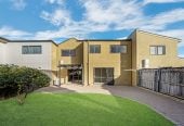 3 beds 2.5 baths home with double garage on 297m2 section, Minutes from Botany Down centre, golf club, schools, 31 Tiger Drive, Golflands, Auckland