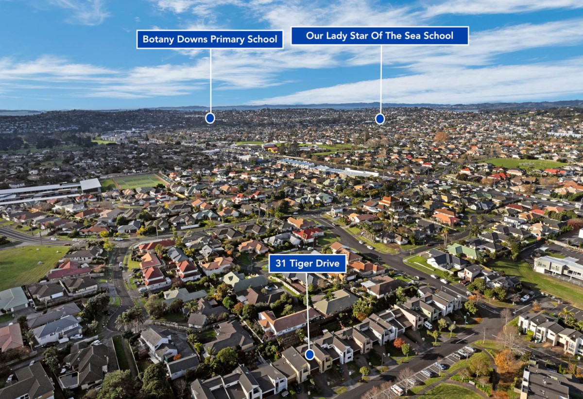 3 beds 2.5 baths home with double garage on 297m2 section, Minutes from Botany Down centre, golf club, schools, 31 Tiger Drive, Golflands, Auckland