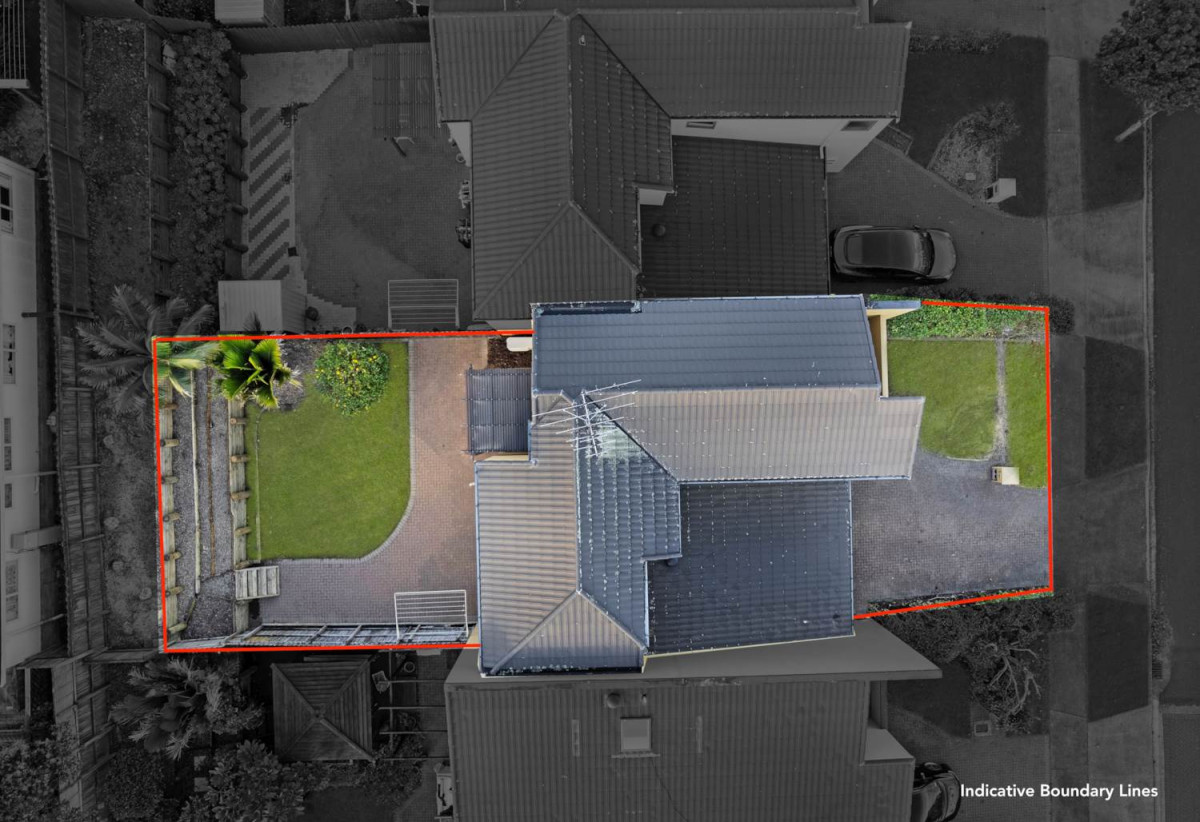 3 beds 2.5 baths home with double garage on 297m2 section, Minutes from Botany Down centre, golf club, schools, 31 Tiger Drive, Golflands, Auckland