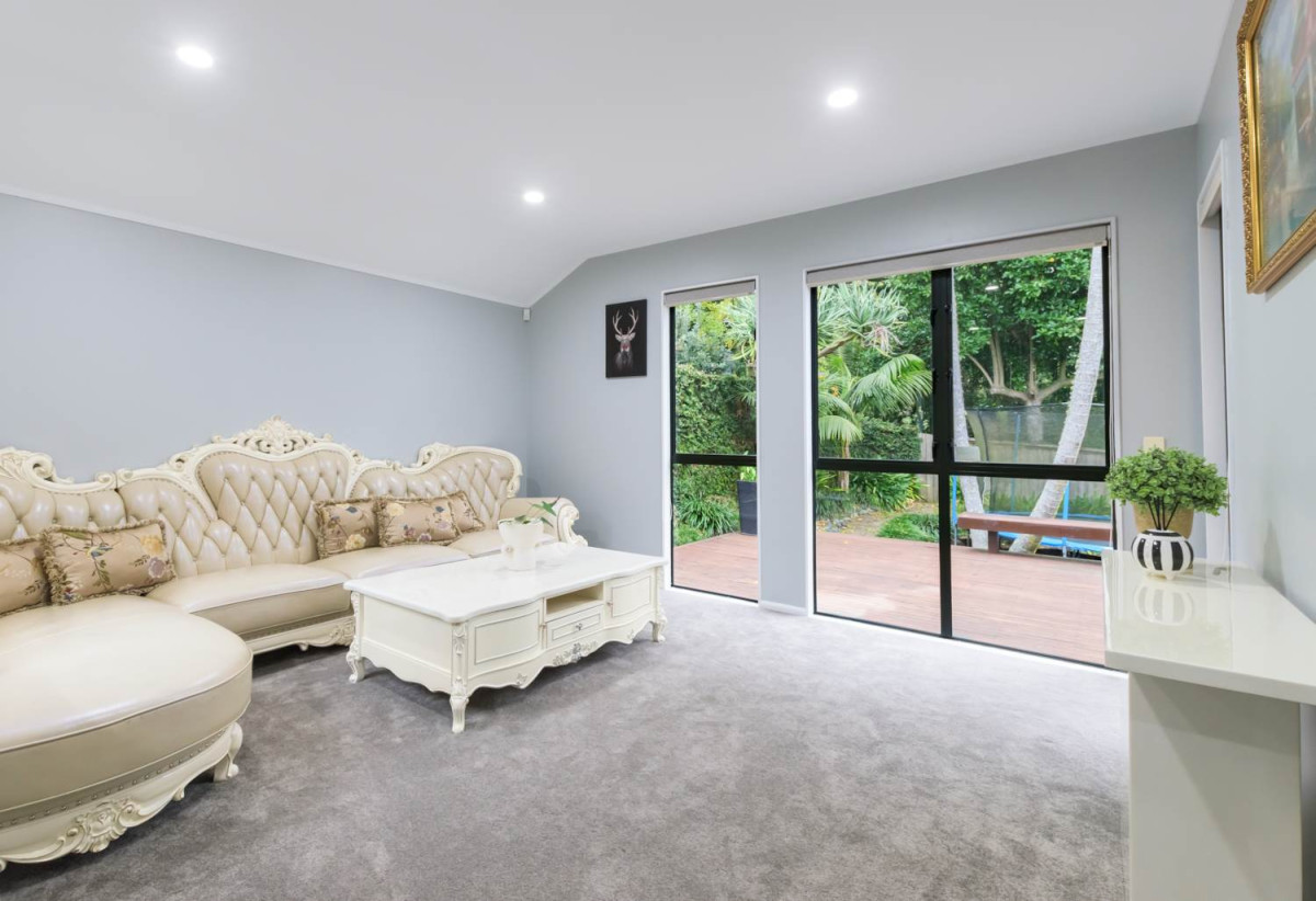 Macleans College zone, 538m2 section, 3 beds + study room 2 baths house with double garage, close to schools, beaches, golf club, shops, 0.5 km to Macleans College, 0.7 km to Macleans Primary School, 0.8 km to Bucklands Beach Intermediate, 113A Macleans Road, Bucklands Beach, Auckland