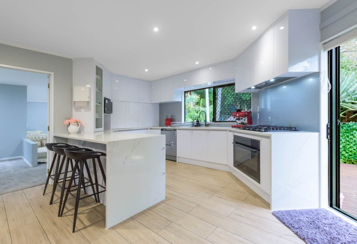 Macleans College zone, 538m2 section, 3 beds + study room 2 baths house with double garage, close to schools, beaches, golf club, shops, 0.5 km to Macleans College, 0.7 km to Macleans Primary School, 0.8 km to Bucklands Beach Intermediate, 113A Macleans Road, Bucklands Beach, Auckland