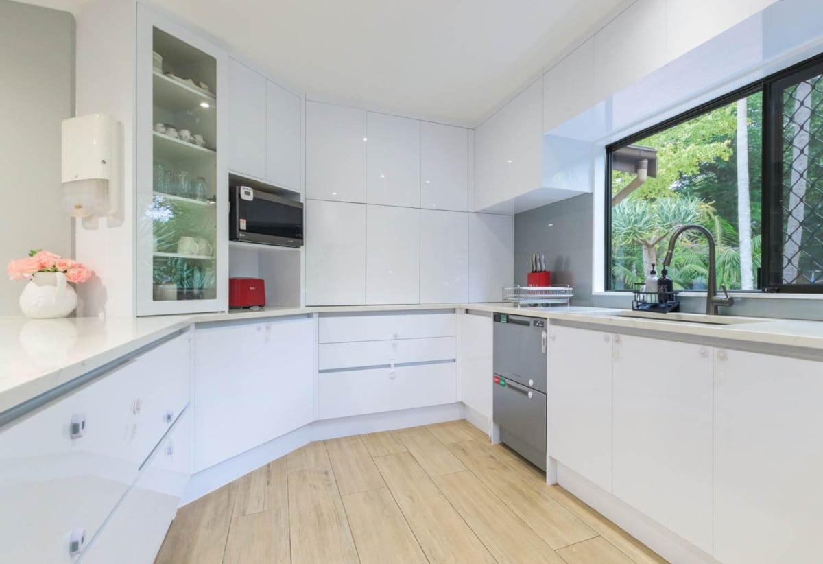 Macleans College zone, 538m2 section, 3 beds + study room 2 baths house with double garage, close to schools, beaches, golf club, shops, 0.5 km to Macleans College, 0.7 km to Macleans Primary School, 0.8 km to Bucklands Beach Intermediate, 113A Macleans Road, Bucklands Beach, Auckland