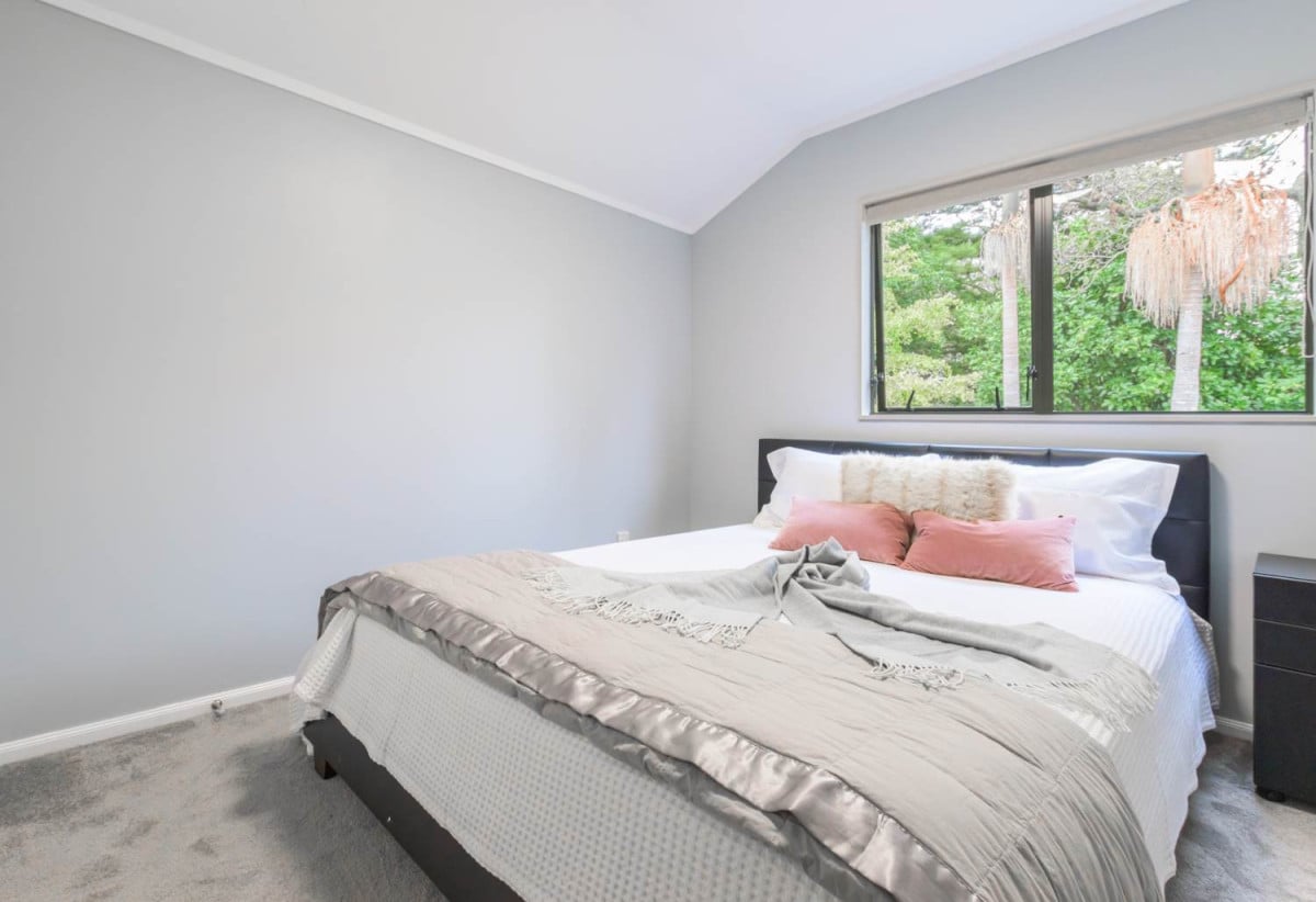 Macleans College zone, 538m2 section, 3 beds + study room 2 baths house with double garage, close to schools, beaches, golf club, shops, 0.5 km to Macleans College, 0.7 km to Macleans Primary School, 0.8 km to Bucklands Beach Intermediate, 113A Macleans Road, Bucklands Beach, Auckland