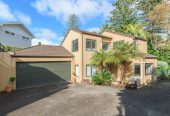 Macleans College zone, 538m2 section, 3 beds + study room 2 baths house with double garage, close to schools, beaches, golf club, shops, 0.5 km to Macleans College, 0.7 km to Macleans Primary School, 0.8 km to Bucklands Beach Intermediate, 113A Macleans Road, Bucklands Beach, Auckland