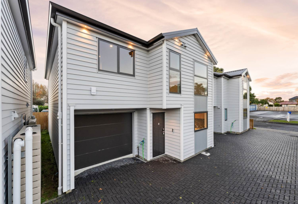 Brandnew standalone 5 beds 3 baths home with garage, close to schools, shops, 0.2 km to Ranui School, 1.6 km to Waitakere College, 2.2 km to Henderson Intermediate, 3A-3D Greenock Road, Ranui, Auckland