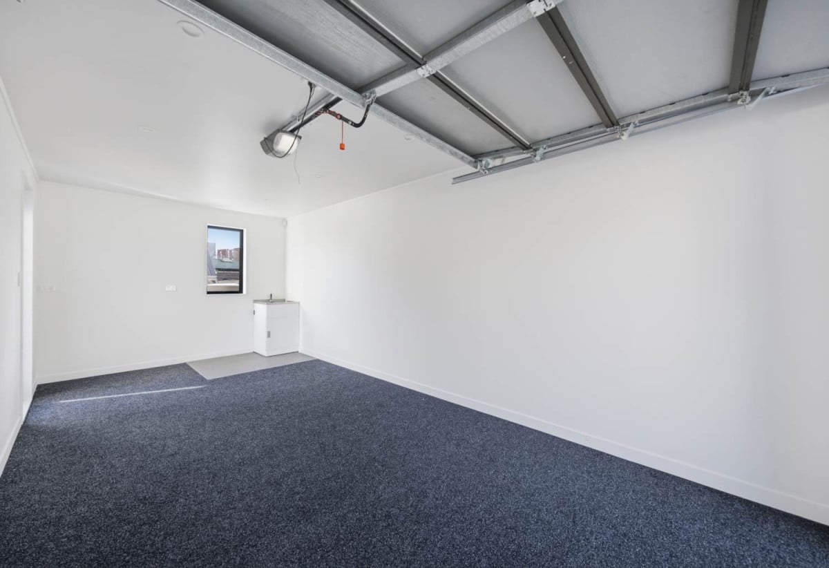 Freehold 3 beds 2.5 baths Duplex home with garage, close to schools, shops, reserves, 0.3 km to Avondale Primary School (Auckland), 0.5 km to Avondale Intermediate, 0.6 km to Avondale College, 7D Walsall Street, Avondale, Auckland
