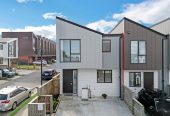 Vendor Has Moved On – Must Sell, 3 beds 2.5 baths townhouse with 2 car parks, close to Manukau shopping centre, 0.5 km to Wiri Central School, 32 Waipuhinui Way, Wiri, Auckland