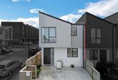 Vendor Has Moved On – Must Sell, 3 beds 2.5 baths townhouse with 2 car parks, close to Manukau shopping centre, 0.5 km to Wiri Central School, 32 Waipuhinui Way, Wiri, Auckland