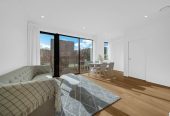 Vendor Has Moved On – Must Sell, 3 beds 2.5 baths townhouse with 2 car parks, close to Manukau shopping centre, 0.5 km to Wiri Central School, 32 Waipuhinui Way, Wiri, Auckland