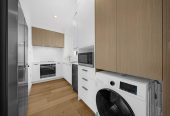 Vendor Has Moved On – Must Sell, 3 beds 2.5 baths townhouse with 2 car parks, close to Manukau shopping centre, 0.5 km to Wiri Central School, 32 Waipuhinui Way, Wiri, Auckland