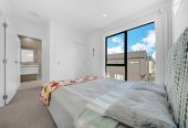 Vendor Has Moved On – Must Sell, 3 beds 2.5 baths townhouse with 2 car parks, close to Manukau shopping centre, 0.5 km to Wiri Central School, 32 Waipuhinui Way, Wiri, Auckland