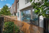 Vendor Has Moved On – Must Sell, 3 beds 2.5 baths townhouse with 2 car parks, close to Manukau shopping centre, 0.5 km to Wiri Central School, 32 Waipuhinui Way, Wiri, Auckland