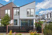 Vendor Has Moved On – Must Sell, 3 beds 2.5 baths townhouse with 2 car parks, close to Manukau shopping centre, 0.5 km to Wiri Central School, 32 Waipuhinui Way, Wiri, Auckland
