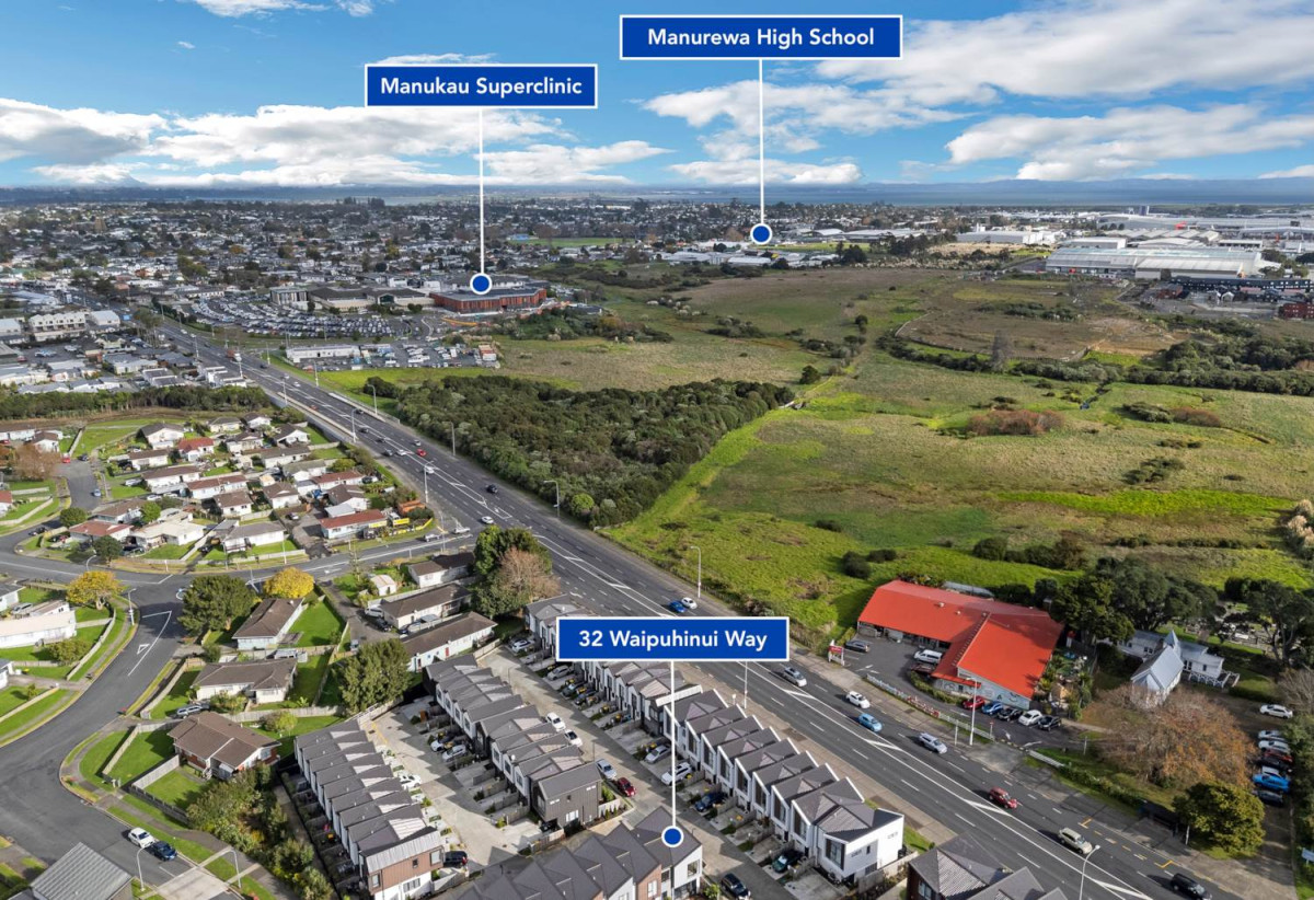 Vendor Has Moved On – Must Sell, 3 beds 2.5 baths townhouse with 2 car parks, close to Manukau shopping centre, 0.5 km to Wiri Central School, 32 Waipuhinui Way, Wiri, Auckland