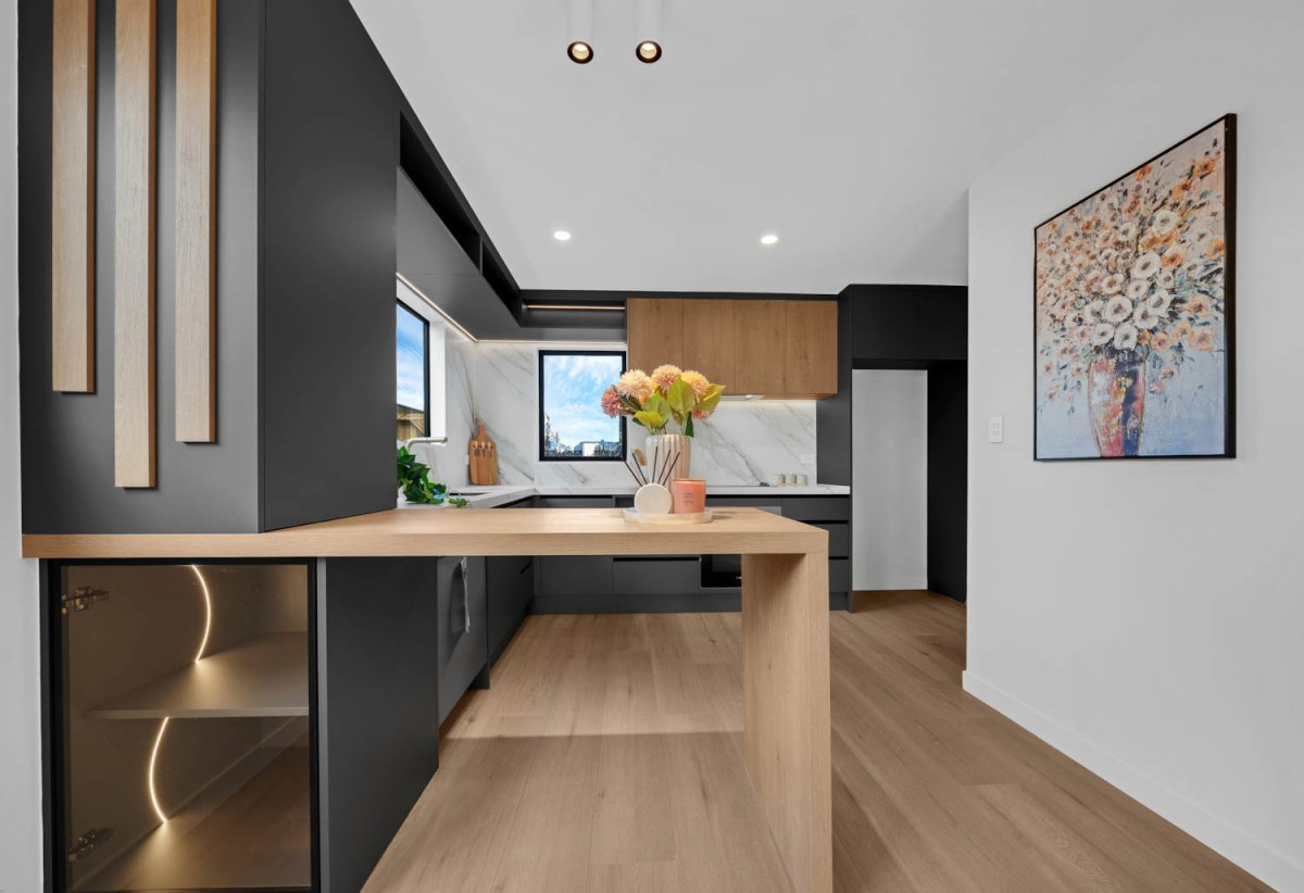 Brandnew standalone 2 beds (1 ensuite) 2.5 baths home with car park, just a short stroll from Middlemore Train Station. close to schools, shops, 0.7 km to Papatoetoe North School, Lot 1/103 Gray Avenue, Mangere East, Auckland