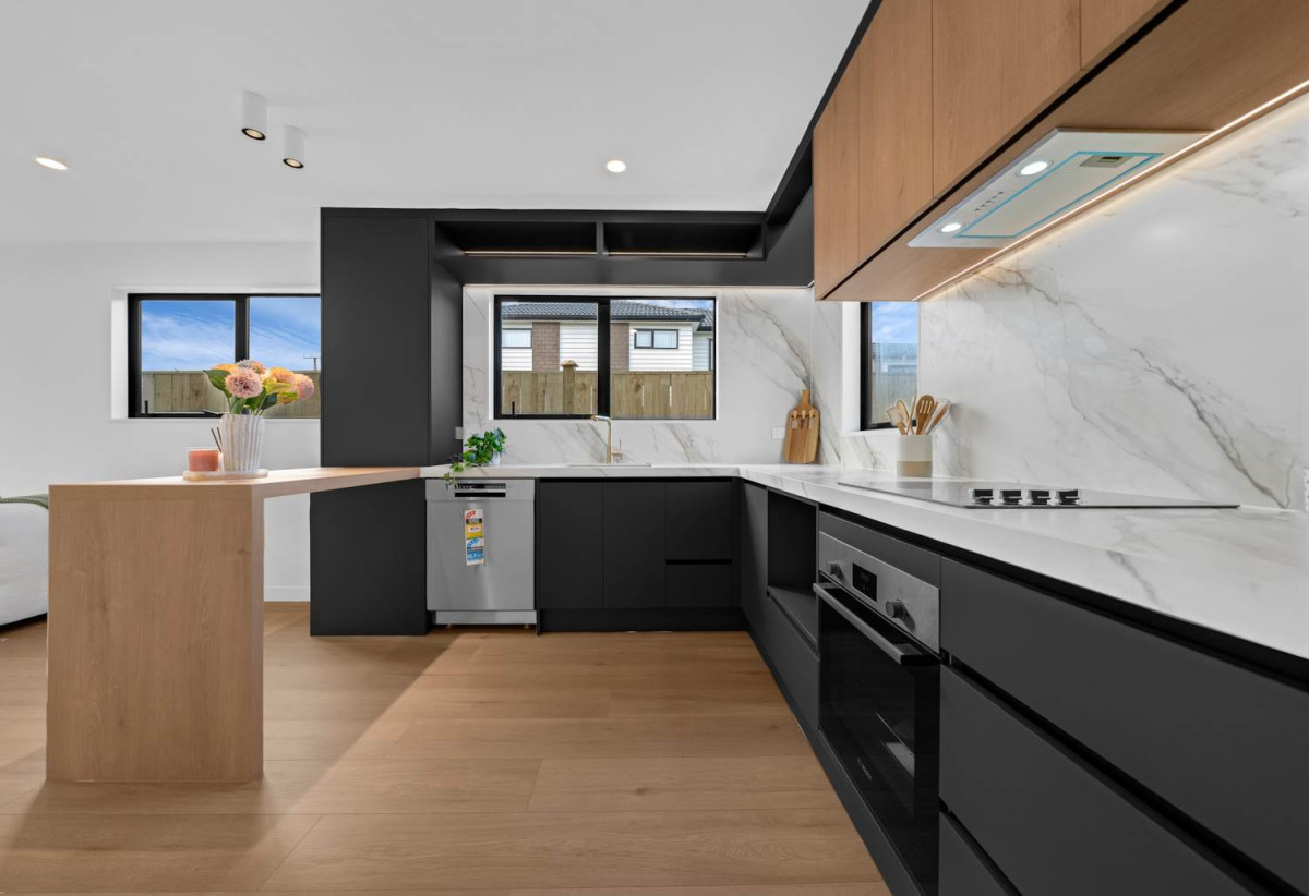 Brandnew standalone 2 beds (1 ensuite) 2.5 baths home with car park, just a short stroll from Middlemore Train Station. close to schools, shops, 0.7 km to Papatoetoe North School, Lot 1/103 Gray Avenue, Mangere East, Auckland