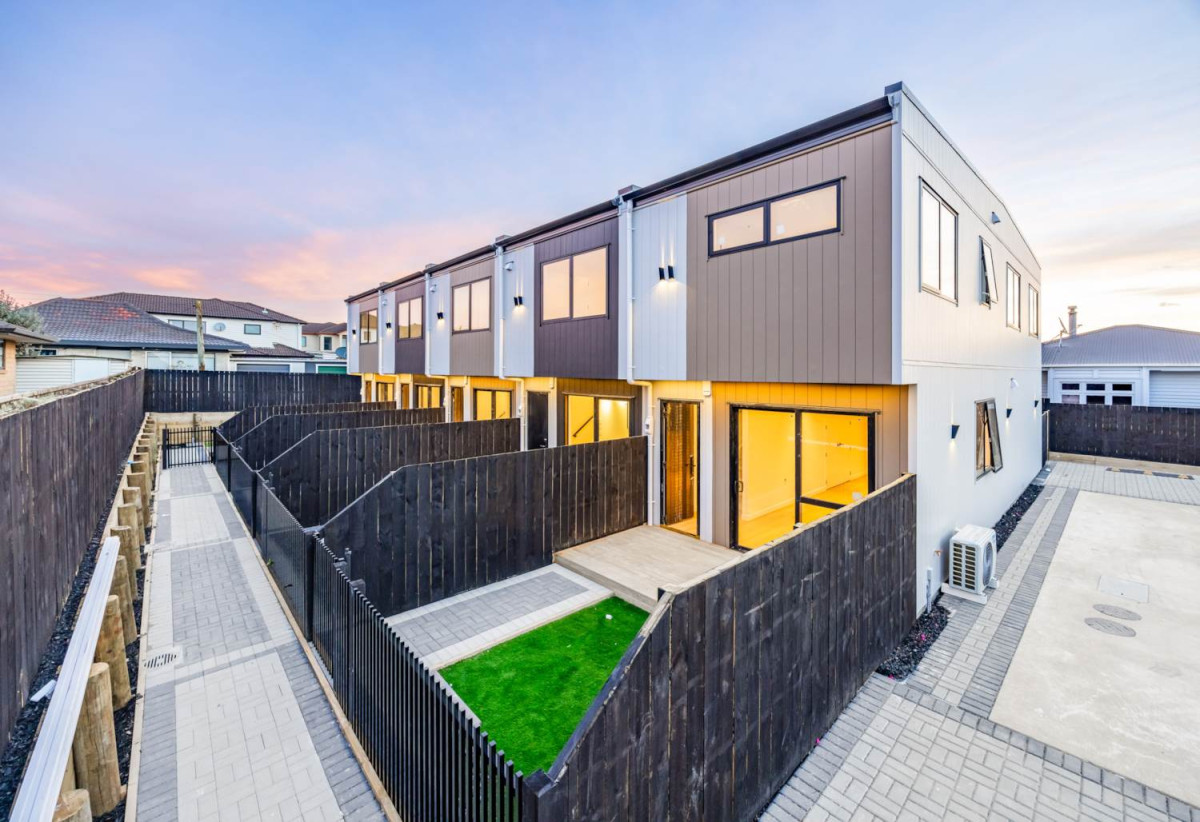 Brandnew Freehold 3 beds 2 baths home with car park, close to shops, supermarkets, schools, 0.6 km to Papatoetoe South School, Lot 6/9 Grande Vue Road, Papatoetoe, Auckland