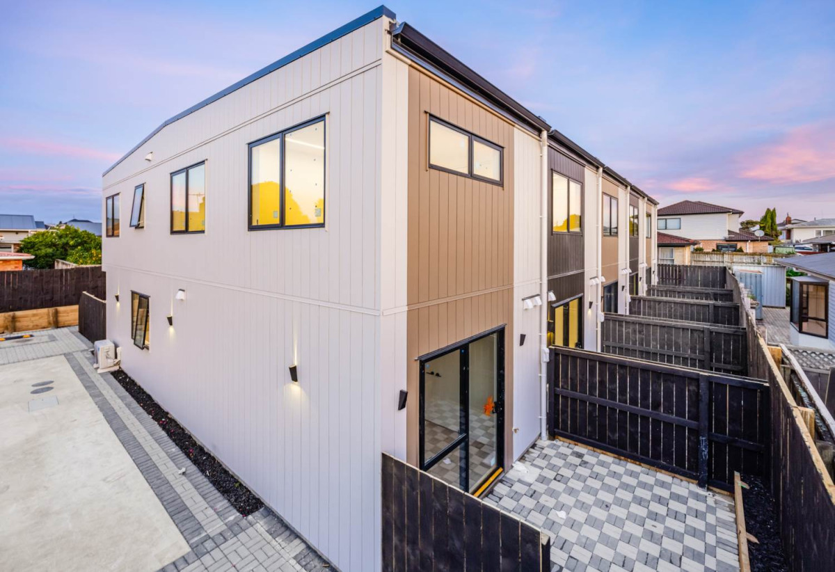 Brandnew Freehold 3 beds 2 baths home with car park, close to shops, supermarkets, schools, 0.6 km to Papatoetoe South School, Lot 6/9 Grande Vue Road, Papatoetoe, Auckland