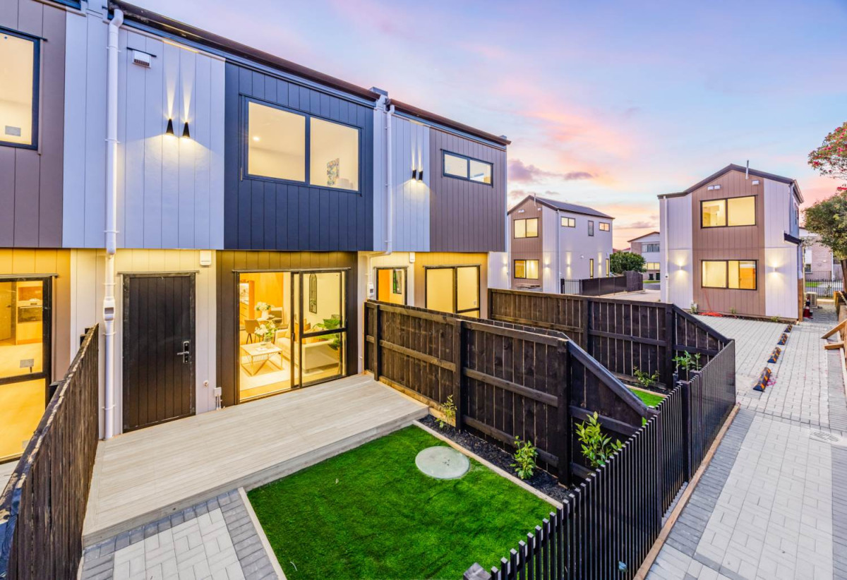 Brandnew Freehold 3 beds 2 baths home with car park, close to shops, supermarkets, schools, 0.6 km to Papatoetoe South School, Lot 5 /9 Grande Vue Road, Papatoetoe, Auckland