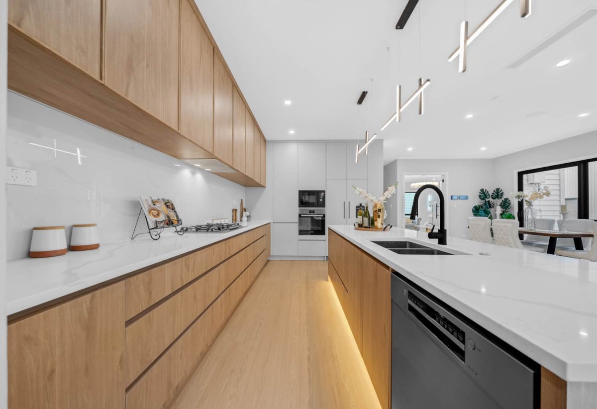 Mission Heights, 691m2 section, 2 Kitchens, 362m2 Brandnew 7 beds (5 ensuites) 6.5 baths house with double garage and 2 beds 1 bath granny, close to schools, shopping centres, parks, 0.7 km to Mission Heights Junior College, 0.8 km to Mission Heights Primary School, 1.7 km to Ormiston Senior College, 35 Hing Street, Flat Bush, Auckland