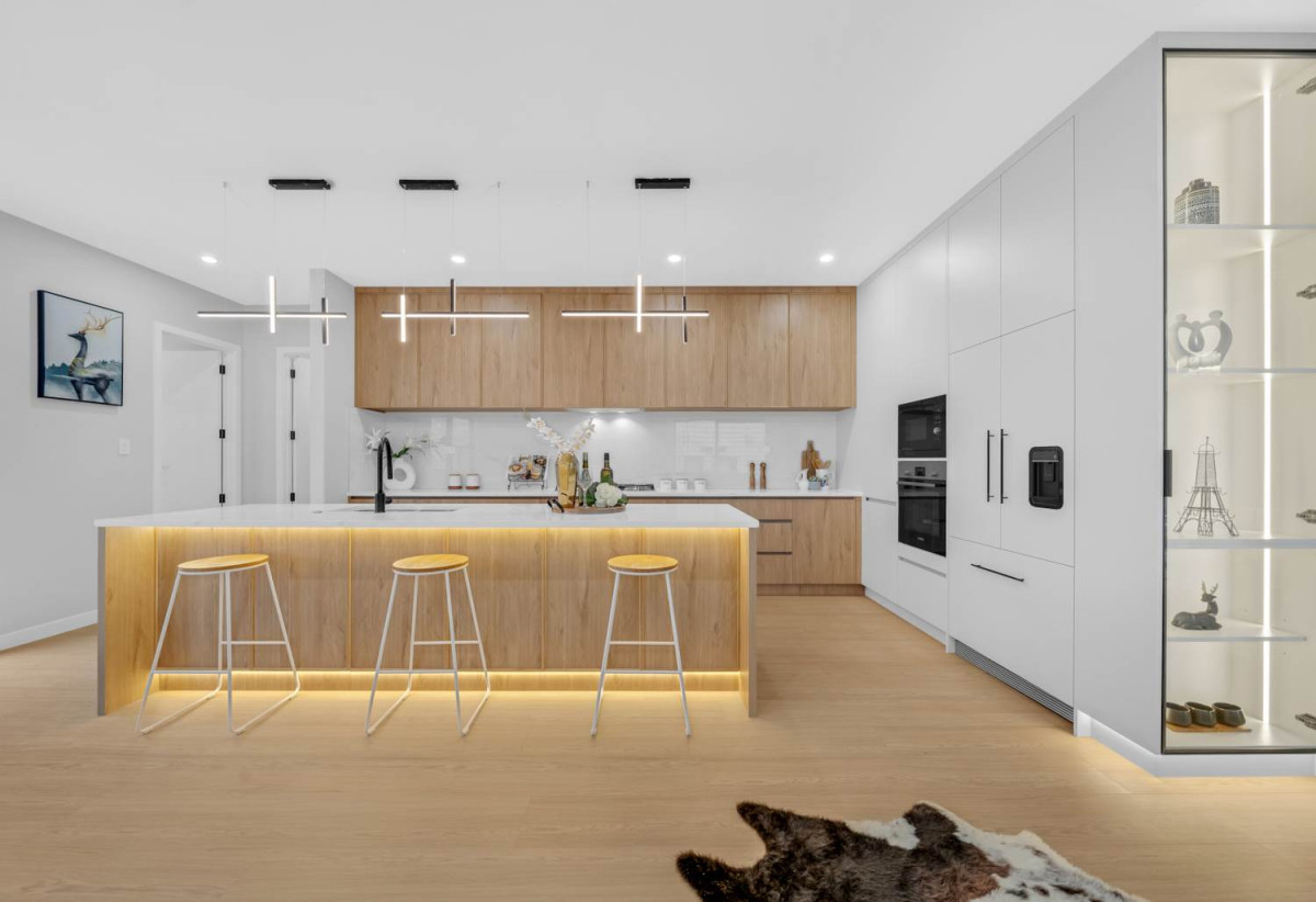 Mission Heights, 691m2 section, 2 Kitchens, 362m2 Brandnew 7 beds (5 ensuites) 6.5 baths house with double garage and 2 beds 1 bath granny, close to schools, shopping centres, parks, 0.7 km to Mission Heights Junior College, 0.8 km to Mission Heights Primary School, 1.7 km to Ormiston Senior College, 35 Hing Street, Flat Bush, Auckland